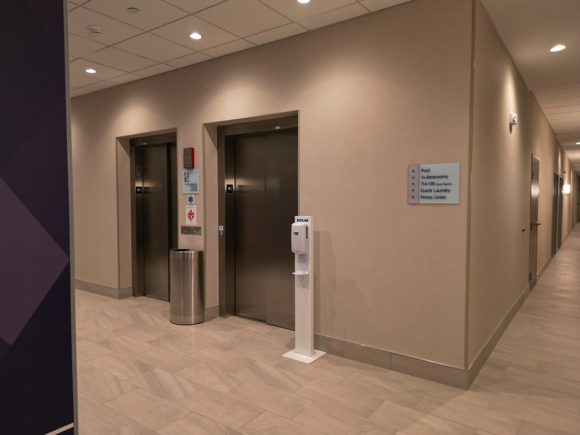 Holiday Inn Express & Suites Chicago Schaumburg By Ihg エクステリア 写真