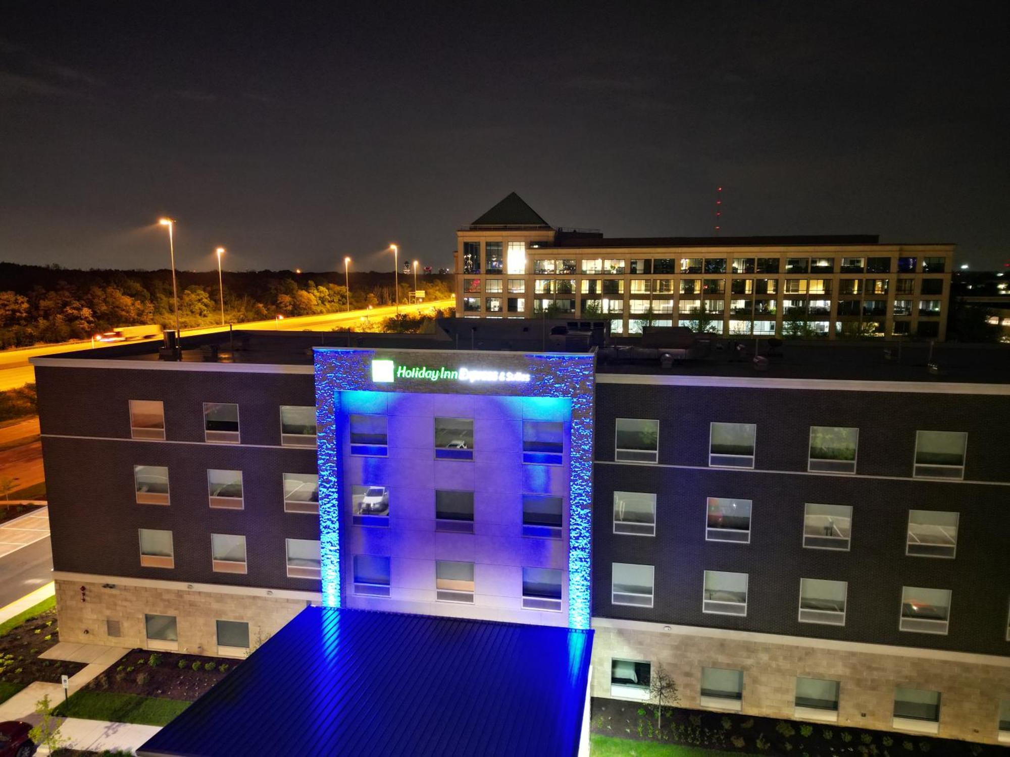 Holiday Inn Express & Suites Chicago Schaumburg By Ihg エクステリア 写真