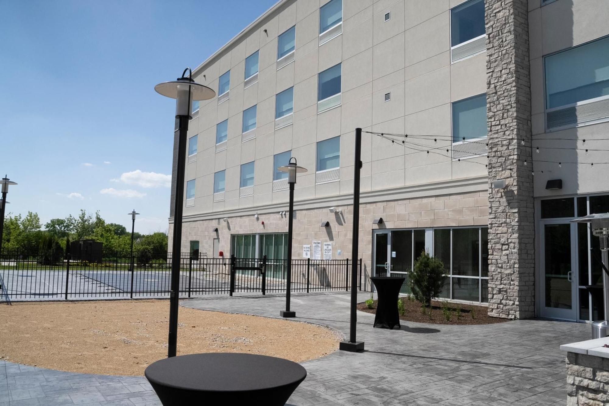 Holiday Inn Express & Suites Chicago Schaumburg By Ihg エクステリア 写真
