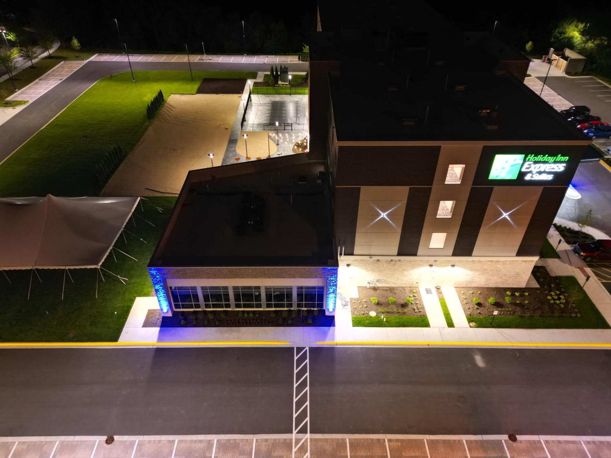 Holiday Inn Express & Suites Chicago Schaumburg By Ihg エクステリア 写真