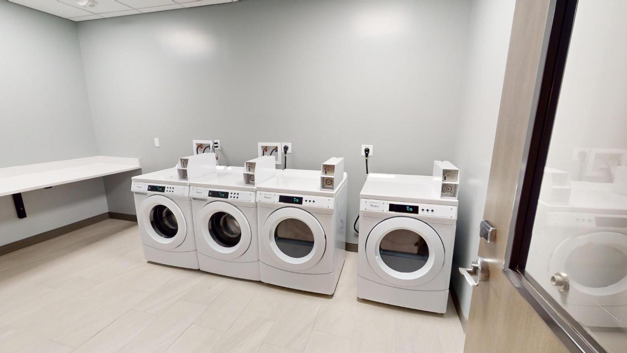 Holiday Inn Express & Suites Chicago Schaumburg By Ihg エクステリア 写真