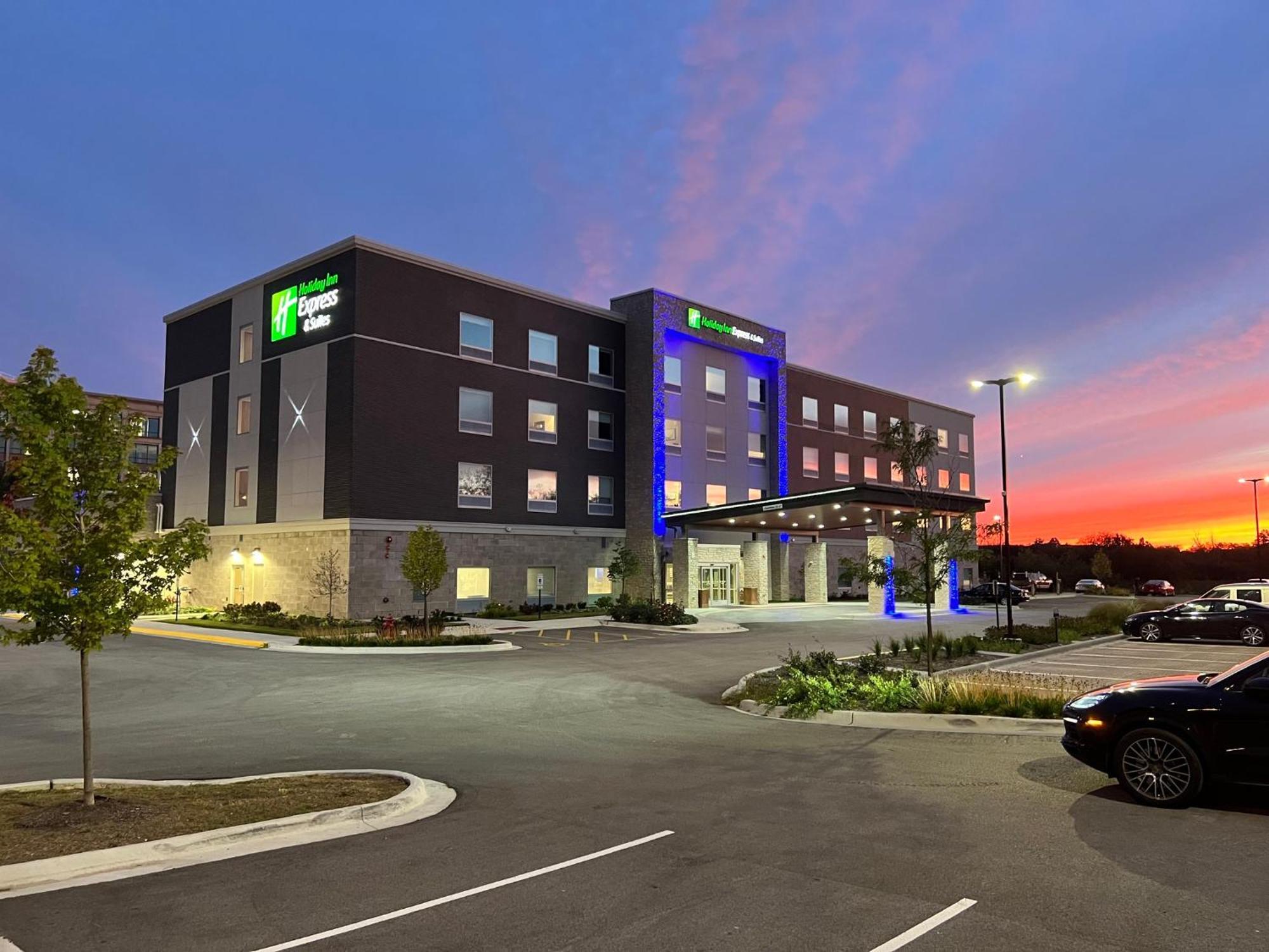 Holiday Inn Express & Suites Chicago Schaumburg By Ihg エクステリア 写真